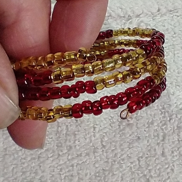 Yellow 💛 red ♥️ beaded wire bangle bracelet - Picture 4 of 4